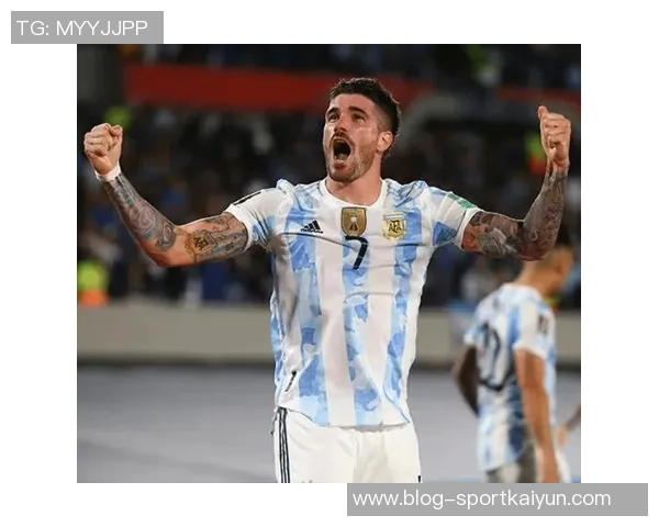 德保罗晒世界杯夺冠三周年纪念照身披球网叼雪茄感慨一切都值得